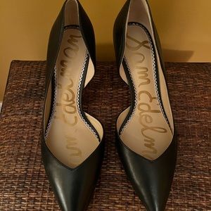 Ladies leather pumps